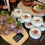 Zur Neuenburg Guest house