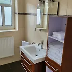 Zur Neuenburg Penzion