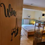 Zur Neuenburg Casa de hóspedes 3*