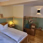 Zur Neuenburg Guest house 3*