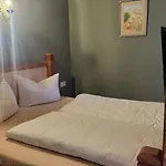 Zur Neuenburg 3*