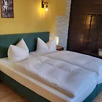 Guest house Zur Neuenburg 3*