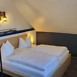 Zur Neuenburg Penzion 3*