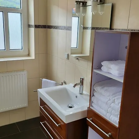 Zur Neuenburg Vendégház