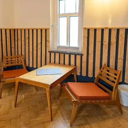 Zur Neuenburg Penzion 3*