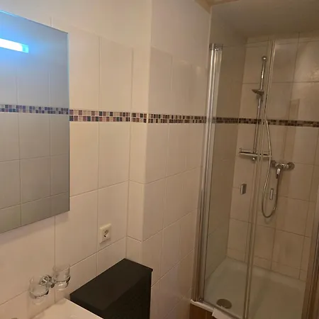 Konukevi Zur Neuenburg 3*