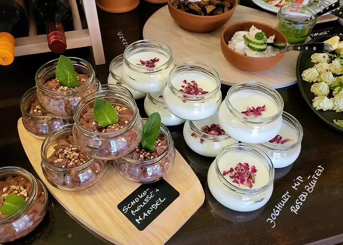 Zur Neuenburg Konukevi