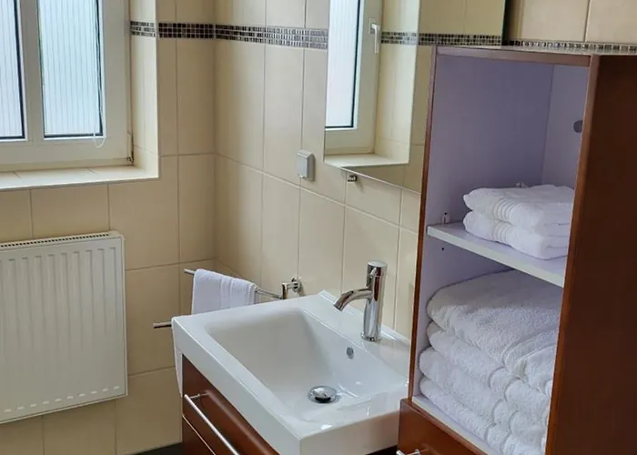 Zur Neuenburg Gæstehus