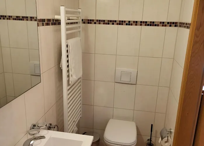 Zur Neuenburg Konukevi Freyburg