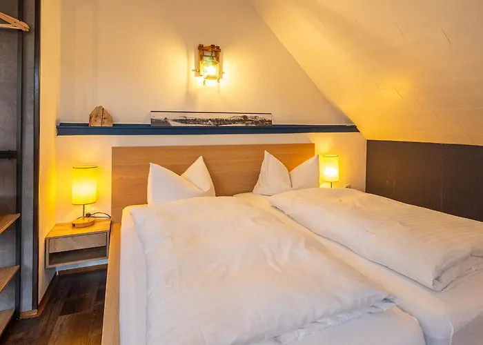 Zur Neuenburg Gæstehus