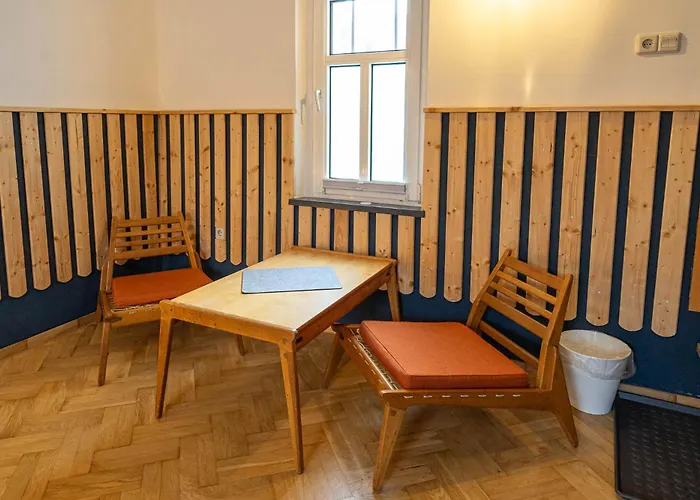 Zur Neuenburg Konukevi 3*