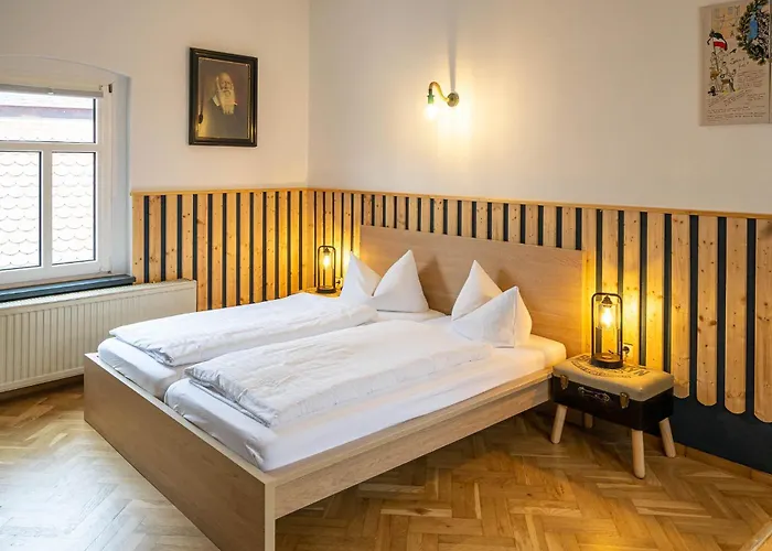 Konukevi Zur Neuenburg 3*