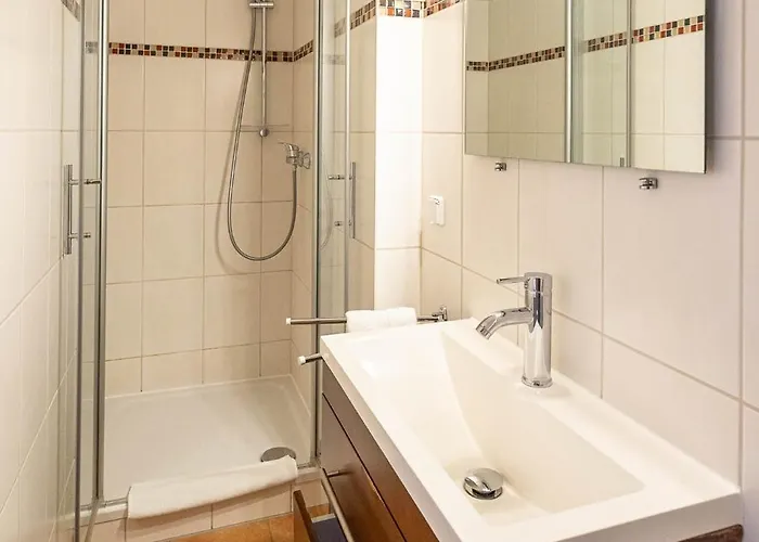 Konukevi Zur Neuenburg 3*