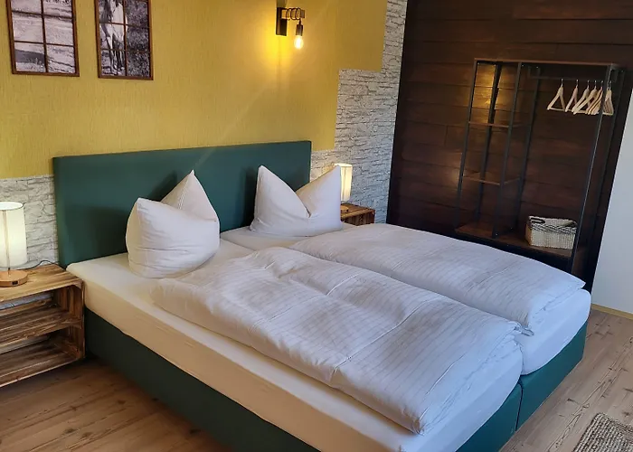 Konukevi Zur Neuenburg 3*