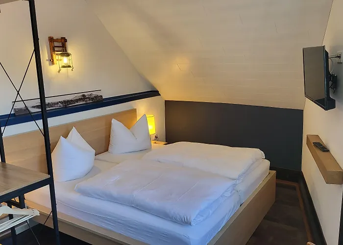 Zur Neuenburg Gæstehus 3*